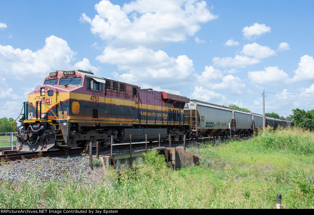 KCSM 4753 crosses a small bridge west of Dayton 